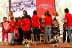 ENTREGA-DE-OBSEQUIOS-A-FAMILIA-APOYADA-re